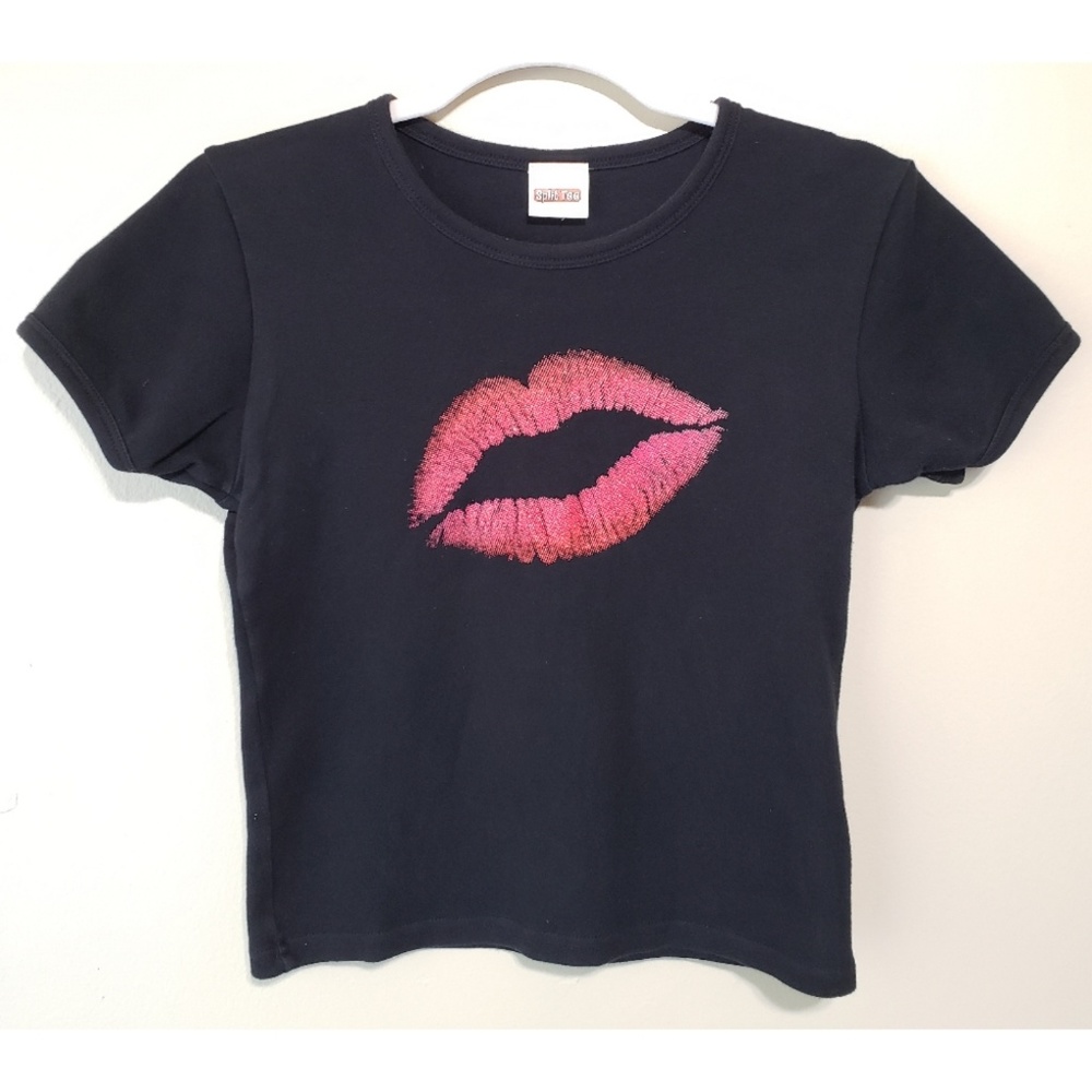 Split Tee Red Lips
